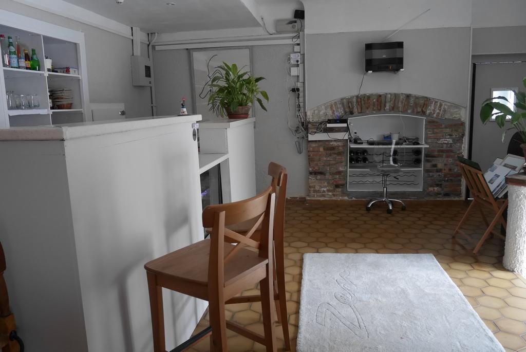 Auberge Le Rabelais Malay-le-Petit Bagian luar foto