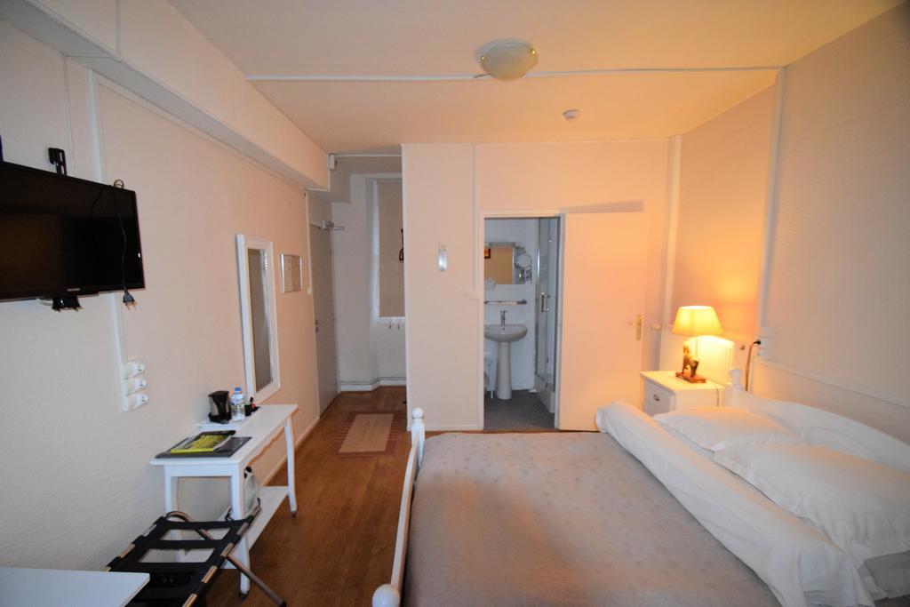 Auberge Le Rabelais Malay-le-Petit Bagian luar foto