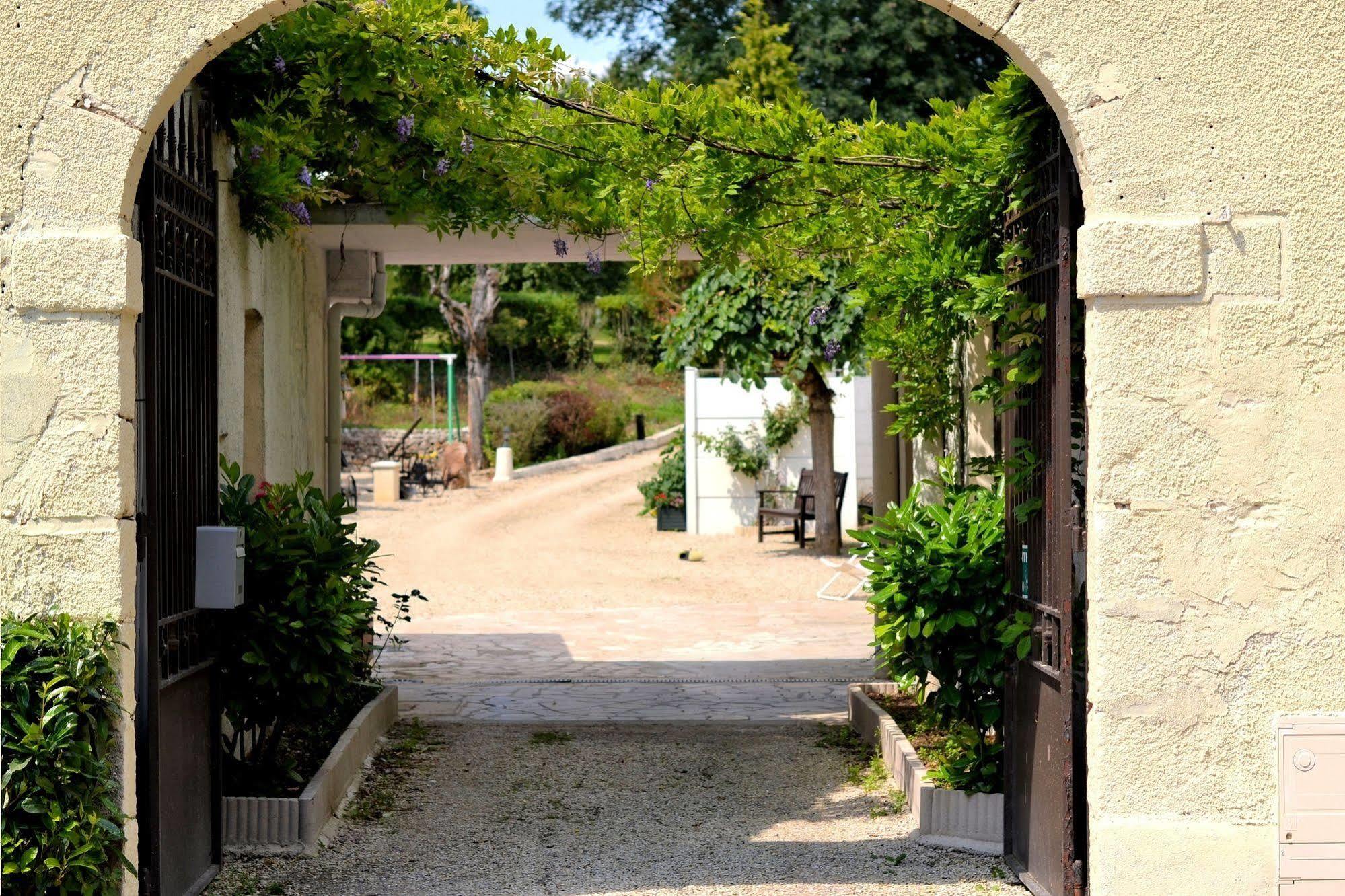 Auberge Le Rabelais Malay-le-Petit Bagian luar foto