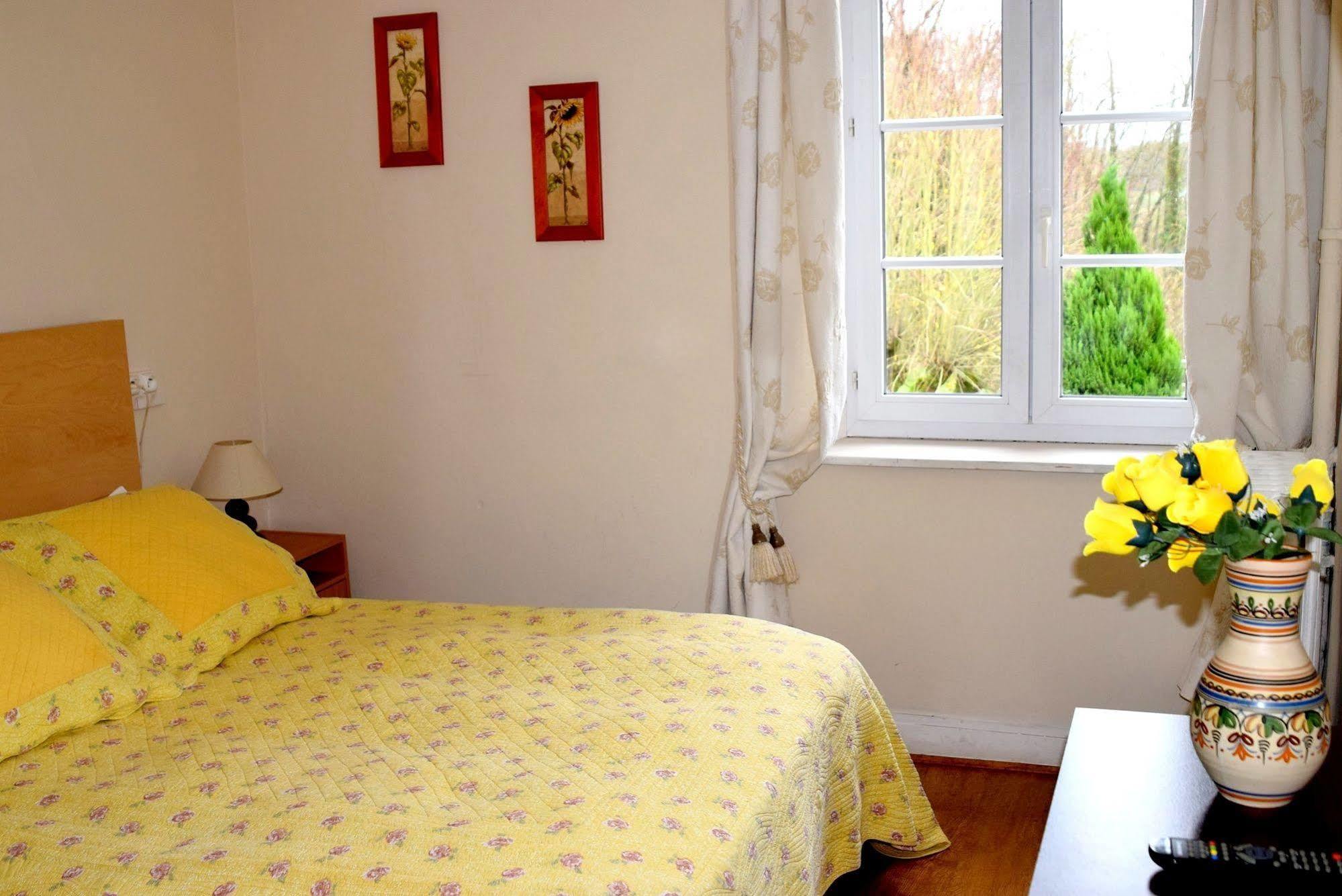 Auberge Le Rabelais Malay-le-Petit Bagian luar foto