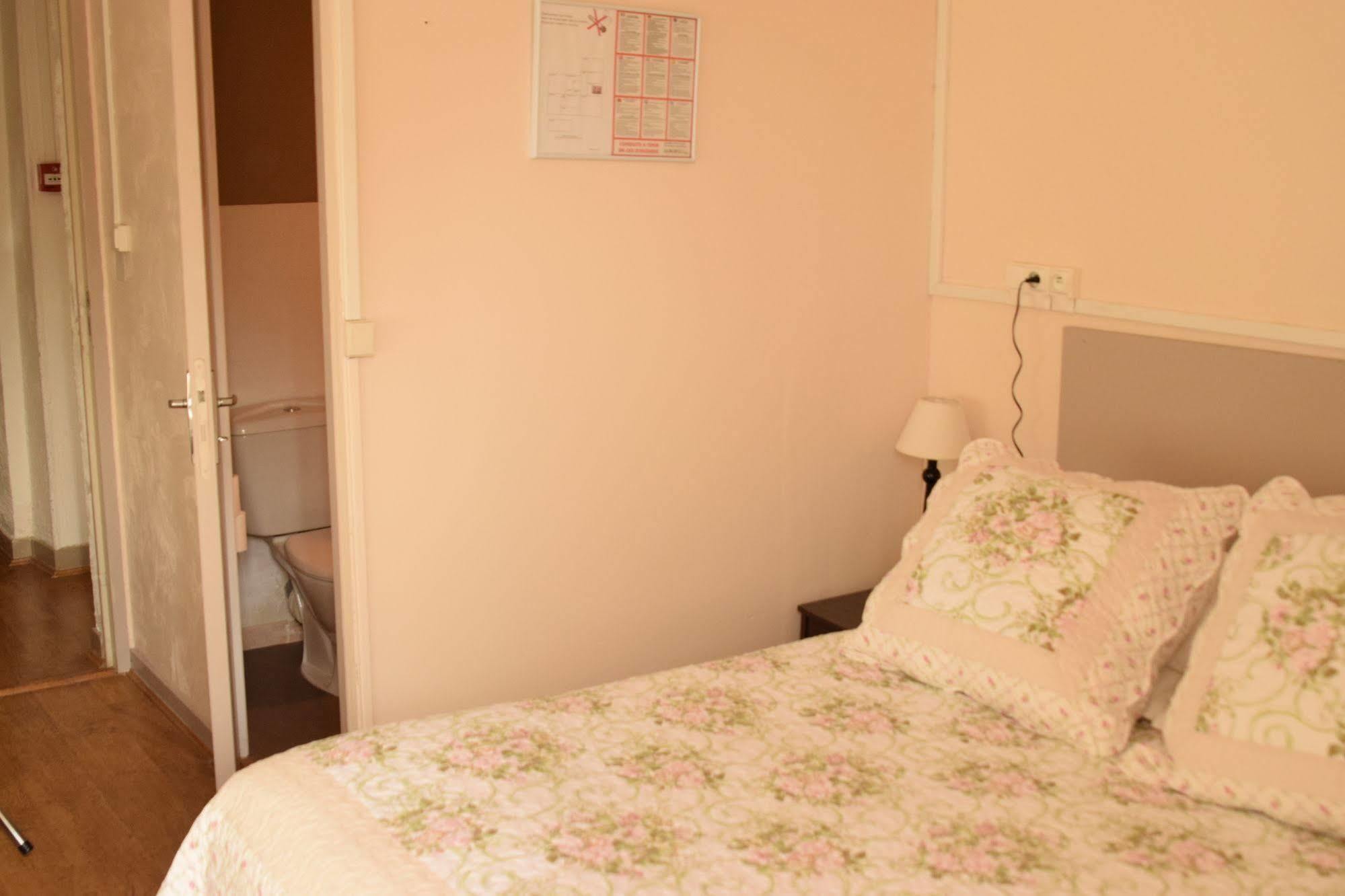 Auberge Le Rabelais Malay-le-Petit Bagian luar foto