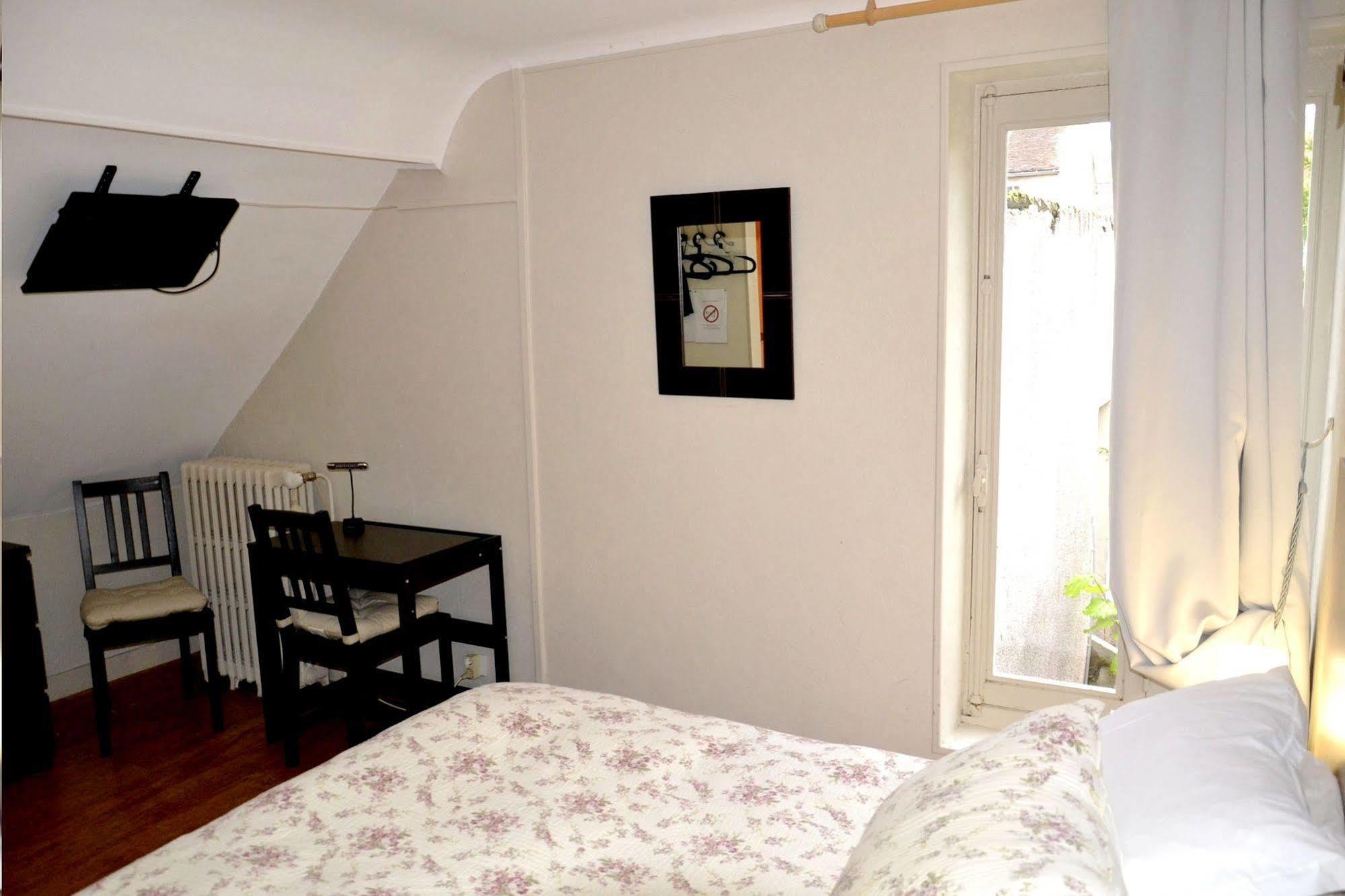 Auberge Le Rabelais Malay-le-Petit Bagian luar foto
